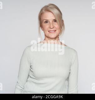 Portrait of smiling senior woman. Banque D'Images