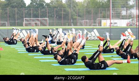 Munich, Allemagne. 11 septembre 2020. Football: Bundesliga, première formation d'équipe du FC Bayern en préparation de la saison sur le terrain d'entraînement de Säbener Straße. Les joueurs du FC Bayern s'entraînent sur le terrain. Credit: Tobias Hase/dpa/Alay Live News Banque D'Images