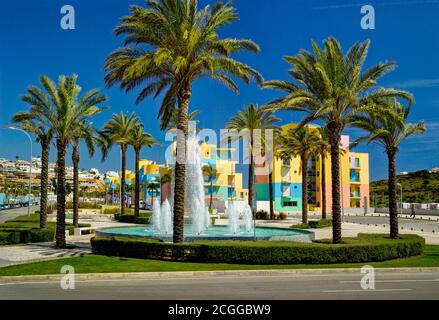 La marina d'Albufeira, la fontaine et les appartements Banque D'Images