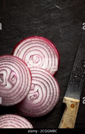 Oignon en tranches, gros plan Banque D'Images