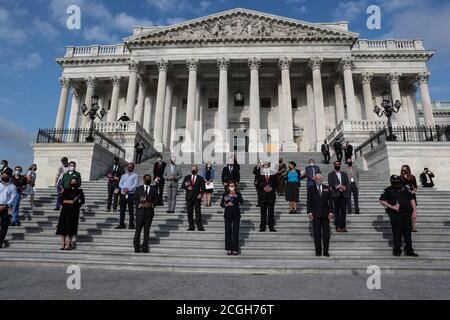 Washington, États-Unis. 11 septembre 2020. Nancy Pelosi, Présidente DE la Chambre DES COMMUNES DES ÉTATS-UNIS, dirige les députés dans un moment de silence au Capitole pour commémorer le 19e anniversaire des attentats. (Photo d'Oliver Contreras/SIPA USA) Credit: SIPA USA/Alay Live News Banque D'Images