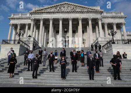 Washington, États-Unis. 11 septembre 2020. Nancy Pelosi, Présidente DE la Chambre DES COMMUNES DES ÉTATS-UNIS, dirige les députés dans un moment de silence au Capitole pour commémorer le 19e anniversaire des attentats. (Photo d'Oliver Contreras/SIPA USA) Credit: SIPA USA/Alay Live News Banque D'Images