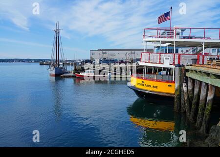 PORTLAND, ME -12 AOÛT 2020- vue d'un traversier depuis le service de traversier de Casco Bay Island dans le port de Portland, Casco Bay, Maine, États-Unis. Banque D'Images