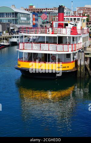 PORTLAND, ME -12 AOÛT 2020- vue d'un traversier depuis le service de traversier de Casco Bay Island dans le port de Portland, Casco Bay, Maine, États-Unis. Banque D'Images