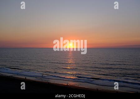 Lever de soleil sur l'océan Atlantique à Ocean City, Maryland Banque D'Images