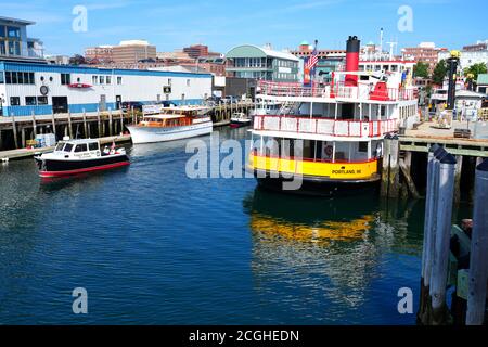 PORTLAND, ME -12 AOÛT 2020- vue d'un traversier depuis le service de traversier de Casco Bay Island dans le port de Portland, Casco Bay, Maine, États-Unis. Banque D'Images