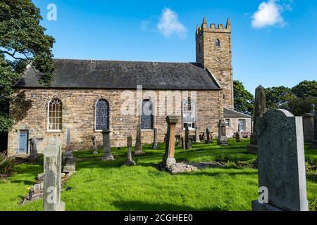 Église paroissiale de Tranent, construite en 1800, et ancien cimetière un jour ensoleillé, East Lothian, Écosse, Royaume-Uni Banque D'Images