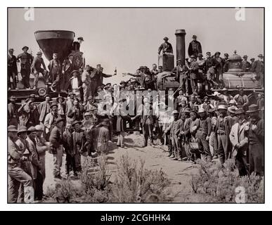 Vintage 1860 chemin de fer américain historique est et Ouest serrer la main au moment historique de la dernière pose du dernier train pour rejoindre l'Union Pacific Railroad de l'est à l'ouest - Amérique USA la cérémonie pour la conduite de la 'dernière Spike' au Promontory Summit, Utah, mai 10, 1869 le First Transcontinental Railroad était une ligne de chemin de fer continue de 1,912 milles construite entre 1863 et 1869 qui reliait le réseau ferroviaire existant de l'est des États-Unis à Council Bluffs, en Iowa, à la côte du Pacifique au long Wharf d'Oakland, sur la baie de San Francisco. Californie États-Unis Banque D'Images