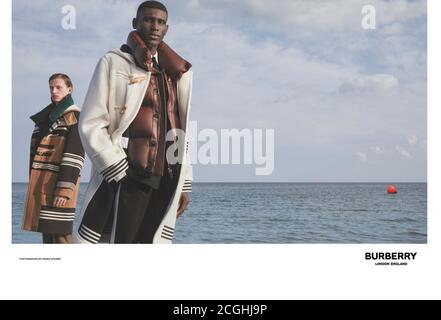 2010s UK Magazine Burberry Annonce Banque D'Images