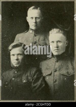 . Histoire de la guerre mondiale de Walton; être un bref compte rendu de la participation, à cette lutte, des habitants de la ville et du village de Walton, Delaware County, New York . Quatre fils de service d'un Allemand-Clinton T. Smith, volontaire, Cana- Père américain—les Forces sterdiennes 1915, probablement fi SL FamilyWalton homme outre-mer. Les frères McCook, Lee, Franlcand Arthur WALTON GUERRE MONDIALE HISTOIRE LOCALE 13 European thrift inii)r(.sscd plusieurs. Selon Karl S. si. John: L'absence de tout bois de gaspillage ou de brosse de toute sorte a été plus perceptible. Les sapins français regroupent et sauve tous les branches d'arbres. XO un Banque D'Images