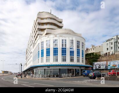 L'immense chef-d'œuvre art déco, Marine court. Sur le front de mer à St Leonards on Sea. Banque D'Images