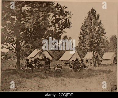. Le livre de guerre civile américaine et l'album Grant, 'art immortelles' . QUARTIER GÉNÉRAL, ARMÉE DU POTOMAC — SUBVENTION GÉNÉRALE ET PERSONNEL. Près de SpmTsvj.va.via court-House, les 14, 15 et 16 mai 1864. ISczinoios »t IHE Icfl at follow*: 1. — Lieut-Coll. Horace porter. 2.— Brig.-Gen John A. Rawlins. 3. — général U. S. Grant. 4. —opt Thornati S. Dunn, fl, — Licut.-Col. William L. Duff. 6. — Lieut-Cot Adam Badcau. 7. — Capitaine Peter Todd Hudson. Banque D'Images