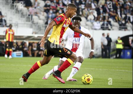 Loic Bade de Lens, Arnaud Kalimuendo Muinga de PSG lors du championnat français Ligue 1 match de football entre RC Lens (Racing Club de Lens) et par Banque D'Images