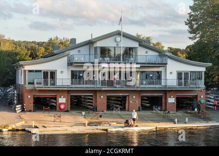 Le bâtiment du club d'aviron sur la Tamise à Marlow, Buckinghamshire, Royaume-Uni Banque D'Images