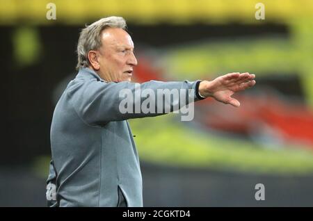 Neil Warnock, directeur de Middlesbrough, se met en mouvement sur la ligne de contact lors du match du championnat Sky Bet à Vicarage Road, Watford. Banque D'Images