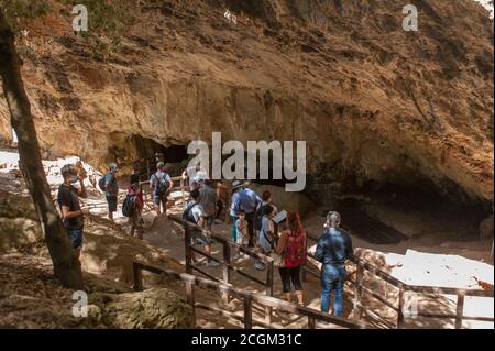 Parc national de Pollino : la grotte de Romito est un site datant de l'époque Au Paléolithique supérieur contenant l'une des plus anciennes preuves De l'art préhistorique en Italie Banque D'Images