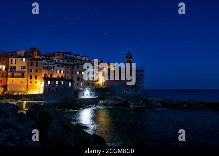 Scène nocturne du village de Tellaro en Ligurie Banque D'Images