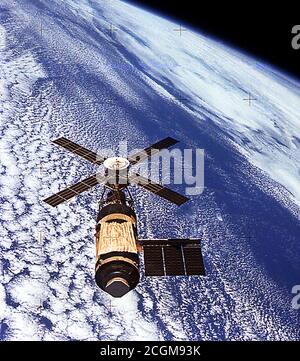 Cette vue de Skylab en orbite a été prise par le Skylab 4 (la dernière mission Skylab) de l'équipage. Banque D'Images