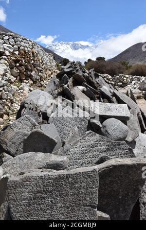 Une vue fascinante sur les terrasses salées à Maras, Pérou célèbre. Ces étangs salins en Amérique du Sud ont été construits en AD200-AD900 par la culture Chanapata Banque D'Images