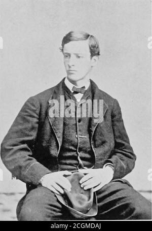 . Lewis Atterbury Stimson . nous avions passé par ses bras et son corps; un autre. Le capitaine graves, l'aide principale, était tombé à la fin de la deuxième journée à Gettysburg, dans le corps de Sickless, avec un bullet à travers la cuisse; un troisième, notre signalateur, avait été abattu dans le pied; il avait été à la première bataille de Bull Run et m'avait dit un curiousincident. Il était privé dans le N. Y. High-lander Regiment et le régiment, qui supportait une batterie, s'est enfui quand le rout est venu.il a dit: J'étais en colère et j'ai honte de courir, l'ANDI a fait mon esprit pour rester et être tiré. Un autre homme est resté avec moi. Tout était calme Banque D'Images