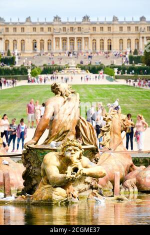 La célèbre fontaine Apollo sur le terrain du Palais De Versailles près de Paris Banque D'Images