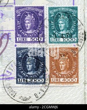 ROME, ITALIE - VERS SEPTEMBRE 2020 : timbres fiscaux italiens vintage Banque D'Images