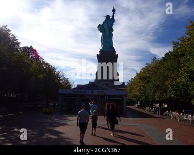 L'arrière du monument national de la Statue de la liberté et l'entrée, Liberty Island dans le port de New York, New York City, États-Unis Banque D'Images