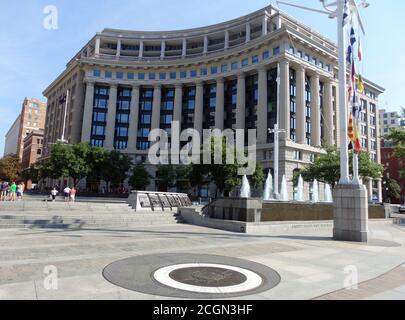 United States Navy Memorial et le Naval Heritage Centre, Washington D.C., États-Unis Banque D'Images