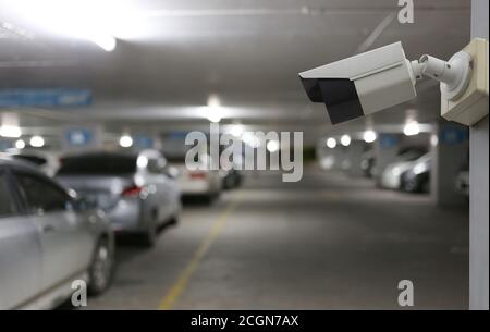 Outil CCTV sur fond de parking de voiture, équipement pour les systèmes de sécurité et ont un espace de copie pour la conception. Banque D'Images