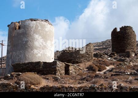 Photos prises de l'île grecque Tinos dans le sud de la mer Égée près de l'île de Mykonos. Ces photos se composent principalement de maisons, de fruits de mer, de navires et d'archéologie Banque D'Images