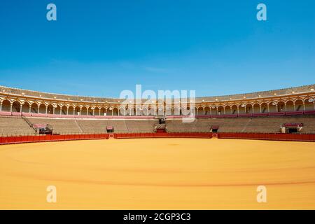 Arènes vides, Plaza de Toros de la Real Maestranza de Caballeria, Séville, Espagne Banque D'Images