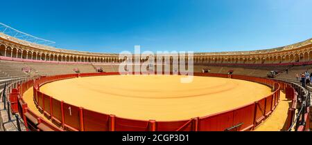 Arènes vides, Plaza de Toros de la Real Maestranza de Caballeria, Séville, Espagne Banque D'Images