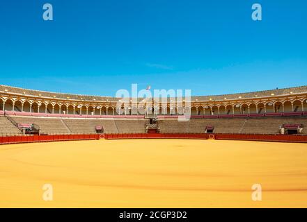 Arènes vides, Plaza de Toros de la Real Maestranza de Caballeria, Séville, Espagne Banque D'Images