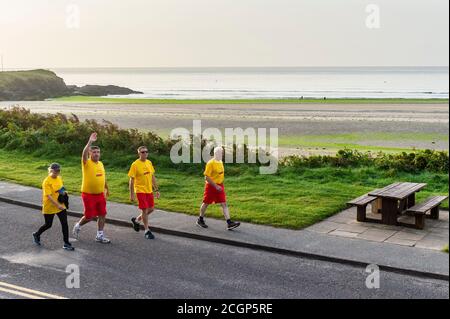 Inchydoney, West Cork, Irlande. 12 septembre 2020. Peter Walsh, ou 'Pedro' comme il est connu, marche à 50 km aujourd'hui, son 50ème anniversaire, pour recueillir des fonds pour la Lifeboat Inchydoney. Peter a commencé à Inchydoney Beach ce matin et traversera sa sam's Cross, Shannonvale, Ballinascarthy, Timoleague et Courtmacsherry avant de terminer à 18:00 à Inchydoney. Crédit : AG News/Alay Live News Banque D'Images