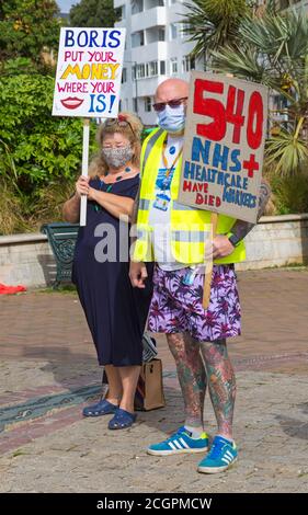 Bournemouth, Dorset, Royaume-Uni. 12 septembre 2020. Les employés du NHS Dorset disent « non » aux inégalités dans le secteur public après que le gouvernement ait annoncé des augmentations de salaire pour d'autres secteurs publics, mais ont exclu les infirmières du NHS et les médecins subalternes. De nombreux travailleurs du NHS se sentent sous-évalués et démoralisés, surchargés de travail et épuisés, ce qui met leur propre santé et leur propre sécurité en danger pendant la pandémie de Covid-19. Crédit : Carolyn Jenkins/Alay Live News Banque D'Images