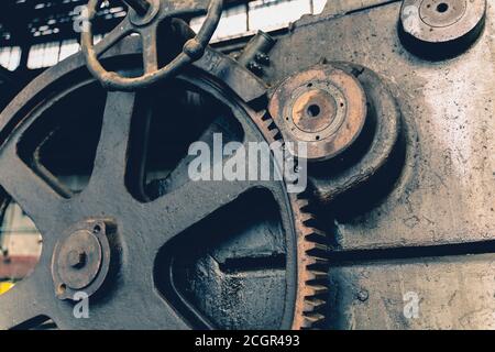 Old rusty gears, parties de machines. Banque D'Images