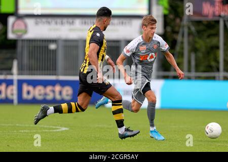 RIJNSBURG, 12-09-2020, Sportpark Middelmour, Dutch Tweede Divie football saison 2020 / 2021, Rijnsburgse Boys - Jong Volendam, Rijnburgse Boys Player Masies Artien (L) , Jong Volendam joueur Roy Tol Banque D'Images