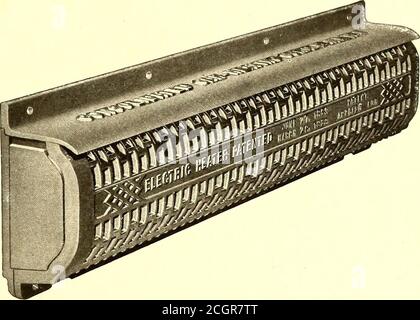 . Journal de chemin de fer de la rue . La coupe qui l'accompagne illustre l'un des nouveaux réchauffeurs électriques Consolidated car-Heating Companys pour voitures transversales et voitures de tourisme. L'élément chauffant est destiné à être utilisé le long de la planche à treillis et des projets, mais avec 2 % d'in. Il a une largeur de S3A ms- m et est fabriqué en longueurs de 24 pouces. L'élément chauffant est constitué d'une bobine en spirale standard Consolidated, mais dans cet élément chauffant, il est enroulé sur une fusée elliptique. L'élément chauffant est doté d'un support en fonte auquel la broche est fixée. La partie supérieure et l'avant du chauffage sont également en fonte. Le. LE CHEMIN DE FER DE BROCKTON & PLYMOUTH STREET COMPANYSMAYFLOWER GROVE PAM Banque D'Images