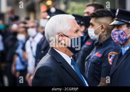 Le vice-président des États-Unis, Mike Pence, visite le Mémorial du 11 septembre et le FDNY Firehouse à New York pour rendre hommage aux premiers intervenants. Banque D'Images