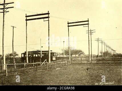 . The Street Railway journal . Alls Chemi-cal Company, au Niagara Falls & Buffalo Railway, ligne de voitures électriques reliant les deux villes, et d'autres lignes de Niagara. Une autre fosse à roues de .depthto similaire à celle déjà en u.se, est excavée comme une continuité. Elle sera trois fois plus longue, c'est-à-dire 430 pieds. X 20 ft. Et contient, le cas échéant, sept turbines supplémentaires avec des avant-arbres et des arbres de turbine. Sept générateurs supplémentaires de li. P. 5000 seront exploités par ces turbines, et l'usine complète aura une production totale à pleine charge de 50,000 h. p. le succès de la trans Banque D'Images