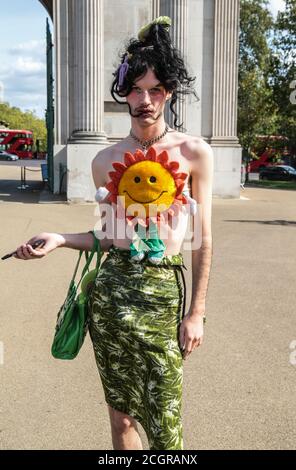 Londres Royaume-Uni 12 septembre 2020 Londres Trans+ Pride 2020 est une réponse directe au projet du gouvernement conservateur d'abandonner les réformes progressives de la loi sur la reconnaissance du genre, une mesure qui va causer des dommages irréparables à la vie des personnes trans au Royaume-Uni. Le groupe exige que la ministre des femmes et des Egalités Liz Truss s'engage à une réforme progressive de la GRA. Signification Auto-identification, droits non binaty, fin à la violence contre les personnes trans, droits intersexuels et accès aux salles de bains.Paul Quezada-Neiman/Alamy Live news Banque D'Images