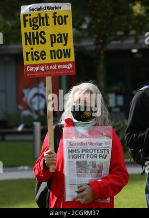 Manchester, Royaume-Uni. 12 septembre 2020. Un rassemblement de protestation socialement distancé du NHS « Pay Up Now » a lieu à Piccadilly Gardens, Manchester. Manchester, Royaume-Uni. Credit: Barbara Cook/Alay Live News Banque D'Images