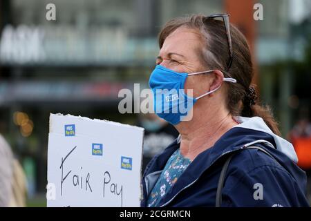 Manchester, Royaume-Uni. 12 septembre 2020. Un rassemblement de protestation socialement distancé du NHS « Pay Up Now » a lieu à Piccadilly Gardens, Manchester. Manchester, Royaume-Uni. Credit: Barbara Cook/Alay Live News Banque D'Images