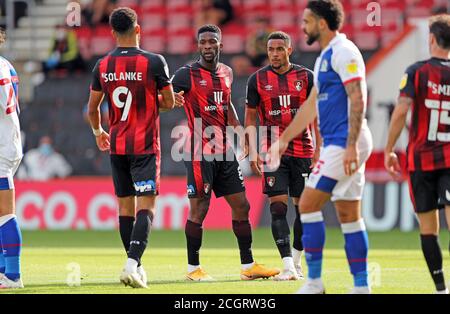 Jefferson Lerma (au centre) de Bournemouth célèbre le deuxième but de son équipe avec Dominic Solanke et Arnaut Danjuma lors du match du championnat Sky Bet au stade Vitality, à Bournemouth. Banque D'Images