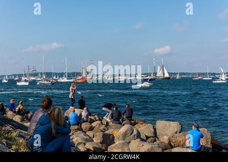 Auf der Kieler Förde fand heute (12.09.20) zur Kieler Woche 2020 die traditionelle Windjammerparade in veränderter, kleinerer Form statt. Banque D'Images