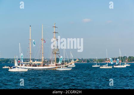 Auf der Kieler Förde fand heute (12.09.20) zur Kieler Woche 2020 die traditionelle Windjammerparade in veränderter, kleinerer Form statt. Banque D'Images