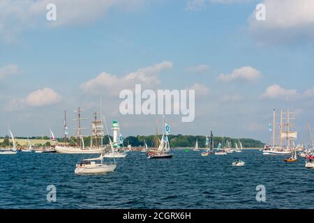 Auf der Kieler Förde fand heute (12.09.20) zur Kieler Woche 2020 die traditionelle Windjammerparade in veränderter, kleinerer Form statt. Banque D'Images