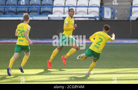 Adam idah (au centre) de Norwich City célèbre le premier but de son équipe lors du match du championnat Sky Bet au stade John Smith, Huddersfield. Banque D'Images