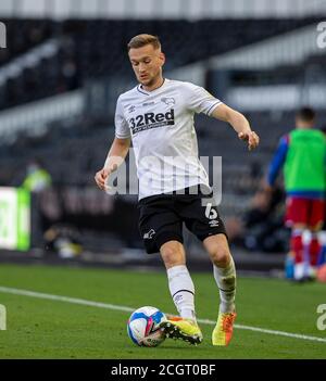 Pride Park, Derby, East Midlands. 12 septembre 2020. Championnat d'anglais football, Derby County versus Reading ; Mike te Wierik de Derby County tournant à l'intérieur avec le ballon à ses pieds crédit: Action plus Sports/Alay Live News Banque D'Images