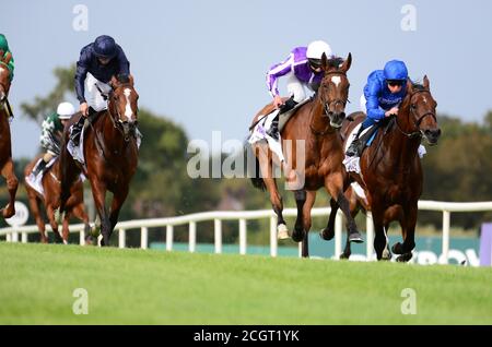 La magie de Seamus Heffernan (deuxième à droite) bat Ghaiyyath (à droite) pour remporter les enjeux du champion irlandais du groupe 1 le premier jour du week-end des champions irlandais de Longines à l'hippodrome de Leopardstown, à Dublin. Banque D'Images